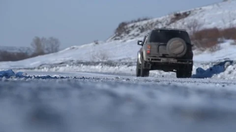 A drunk driver driving a black car waggles and rides not in its strip violati 스톡 동영상 100592070