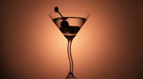Drunk martini cocktail, Vidéo 18999758