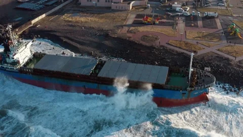 The dry cargo ship washed ashore during a sea storm. Oil spills. Stock-Footage 170742203