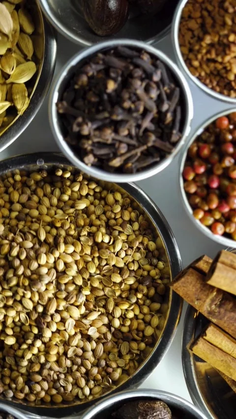 Dry Cinnamon Roots Kept Inside A Rustic Bowl Stockbeeldmateriaal 331763814