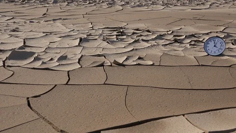 Dry cracked earth, clock face Stock-Footage 105968049