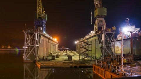 The dry dock is lowered under the water. Video stock 86783631