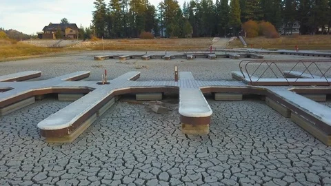 Dry docks from california drought empty lake Stock-Footage 98619389