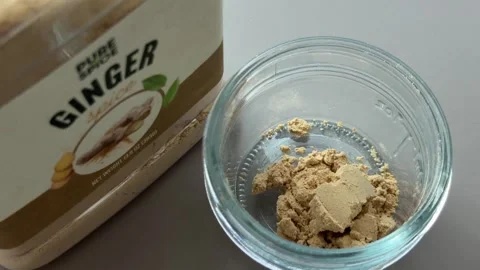 Dry Ginger Powder 스톡 동영상 337008750