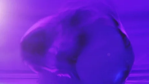 The Dry Ice Dissolves  in Water Видео 71445243