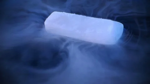 The Dry Ice Dissolves  in Water 動画素材 71495527