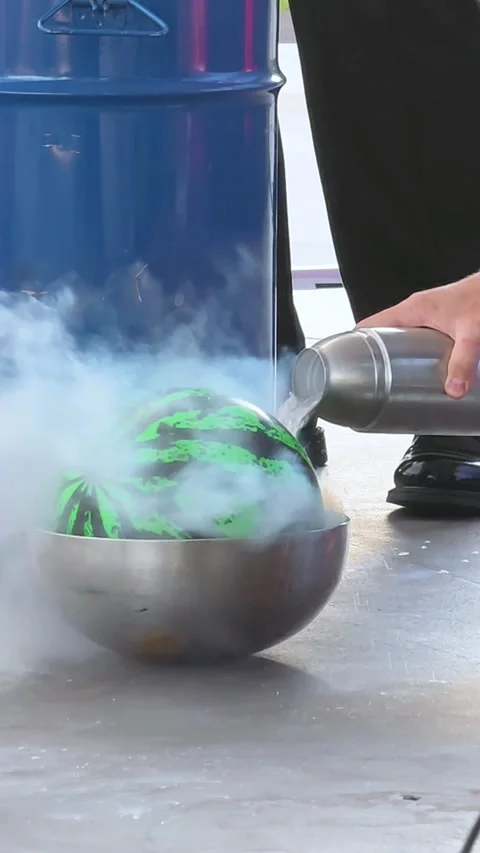 Dry ice sublimation creating thick white smoke in scientific experiment. 스톡 동영상 331350411