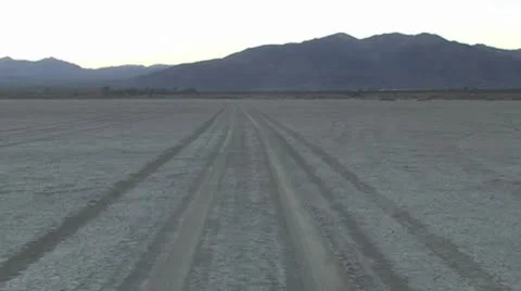 Dry Lake -Dark Track Stockbeeldmateriaal 8968024