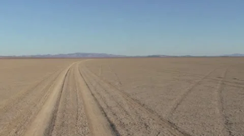 Dry Lake -Track Stockbeeldmateriaal 8967971