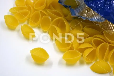 Dry pasta made in the form of seashells of solid grain varieties ...