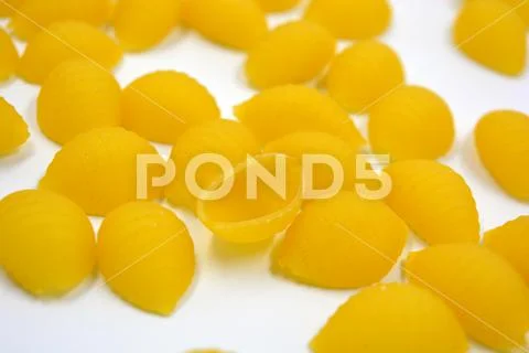 Dry pasta made in the form of seashells of solid grain varieties ...