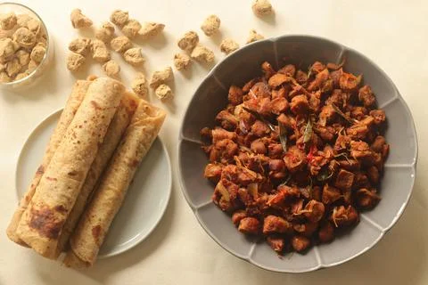 Dry roasted soya chunks with onions tomatoes and spices. Prepared with Kerala Foto stock