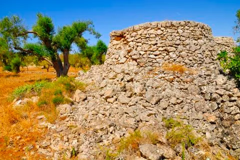 Dry stone shelter, Salento, Apulia region, south Italy Stock Photos