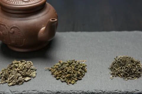 Dry tea collection of different types on black background Foto stock