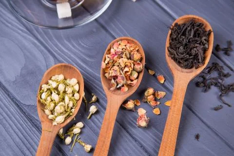 Dry tea in spoons Stock Photos