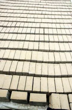 Drying clay molds in the manufacturing process of bricks Stockfoto's