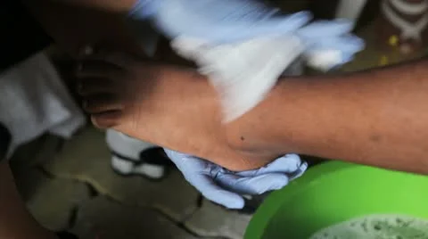 Drying Feet 動画素材 10562746