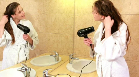 Drying hair 스톡 동영상 731184