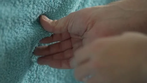 Drying Hands And Face After Washing In The Bathroom. 60FPS.. 4K And Full HD. Vídeos de archivo 272145117