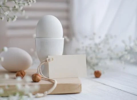 DSCF3220 Easter breakfast decor and blank white card for text. Mockup tag. E Stock Photos