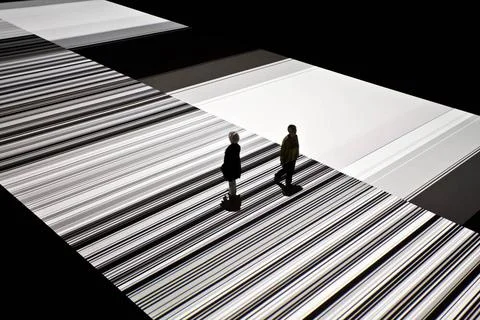 DU LP-Nord test pattern 07.tif Zwei Menschen in der Audiovisuellen Install... Stock Photos