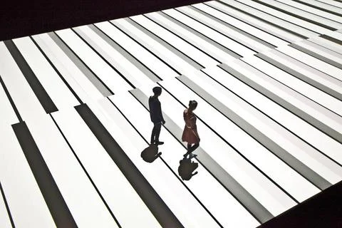 DU LP-Nord test pattern 06.tif Zwei Menschen in der Audiovisuellen Install... Stock Photos