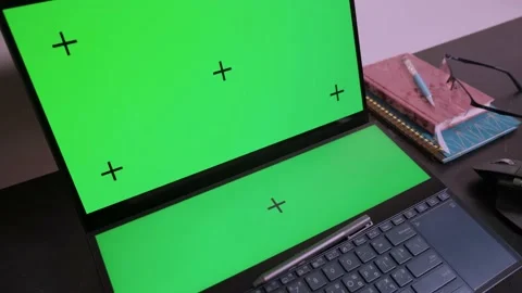 Dual screen computer with green screen 動画素材 200030135