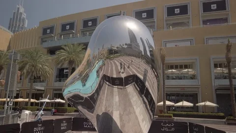 Dubai Mall - "Love Me" sculpture by Richard Hudson Stock Footage