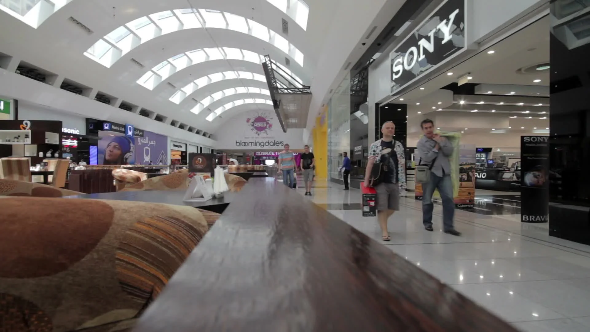 Video Dubai Mall With Visitors From Inside 23160659