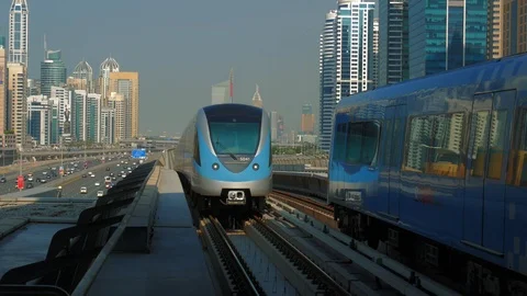 Dubai metro train Stockbeeldmateriaal 124143014