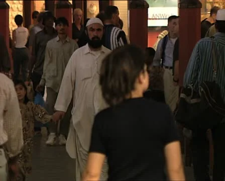 DUBAI people walking in a shopping mall Video stock 20603053