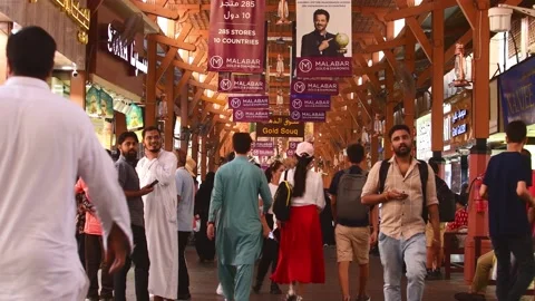 Dubai, UAE - 12th october, 2022 : tourist walk around buy gold and sightsee.. Stockbeeldmateriaal 226461255
