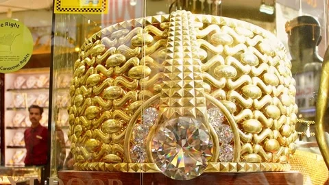 Dubai, UAE - 12th october, 2022 : largest gold ring in the world 21- carat .. Stockbeeldmateriaal 227430132