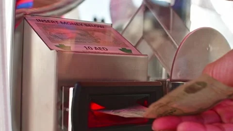 Dubai, UAE - 14th october, 2022: close up tourist put 10 AED currency notes.. Stockbeeldmateriaal 226460414