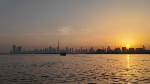 Dubai, UAE - 18 June 2026: Sunset view of Burj Khalifa skyline from Dubai C.. Vídeo Stock 337173011