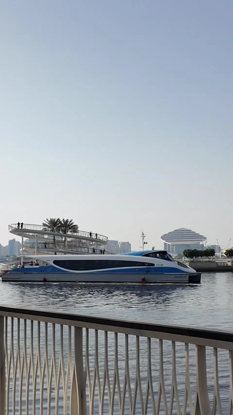 Dubai, UAE - 24 June 2026: Sunset and evening atmosphere at Dubai Creek wat.. Vídeo Stock 337547896