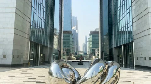 Dubai, UAE - 3rd october, 2022: The Gate artwork in Dubai Financial center .. 스톡 동영상 229539462