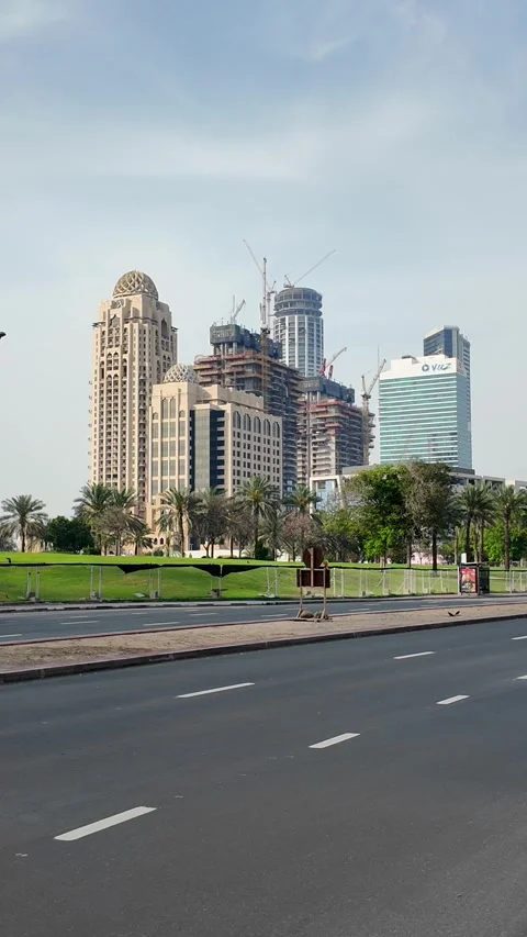 DUBAI, UAE - APRIL 23, 2026: Cinematic night view of Dubai Marina and JBR s.. Stock Footage 333307537