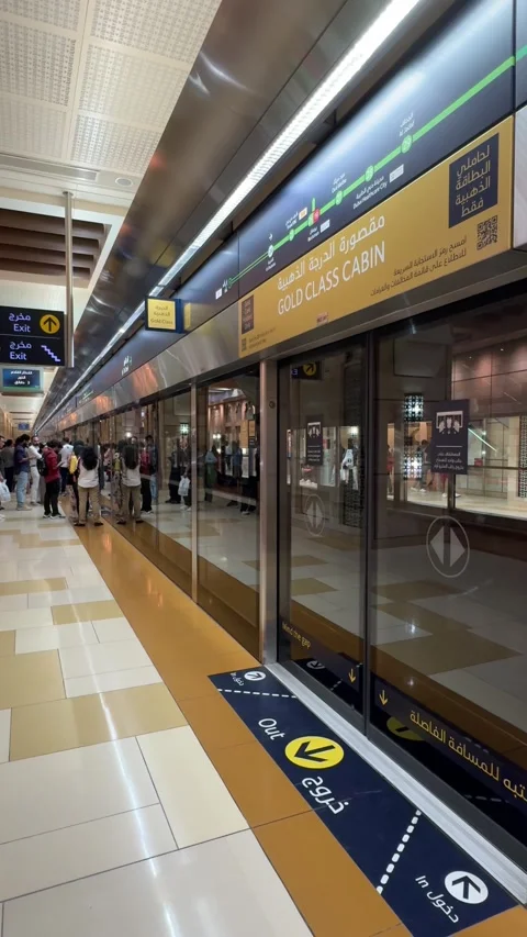 Dubai, UAE, January,4-2025:  Rush hour in Dubai Metro, crowded platforms and  Video stock 304814331