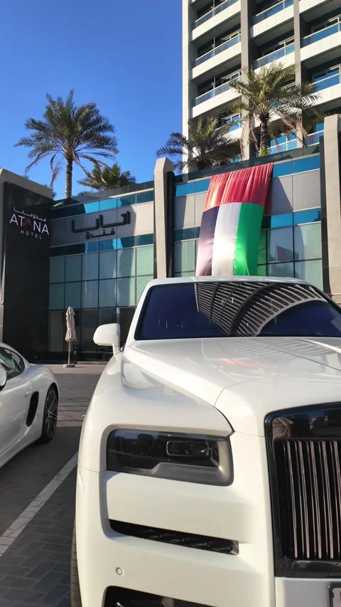 Dubai UAE June 17 2026 Luxury car at automotive showroom Vídeo Stock 337133412