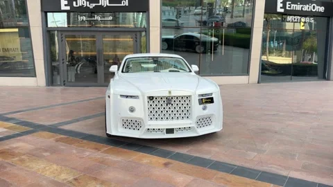 DUBAI, UAE - MAY 05, 2026: Luxury Rolls Royce cars including white and two-.. Stock Footage 334116437