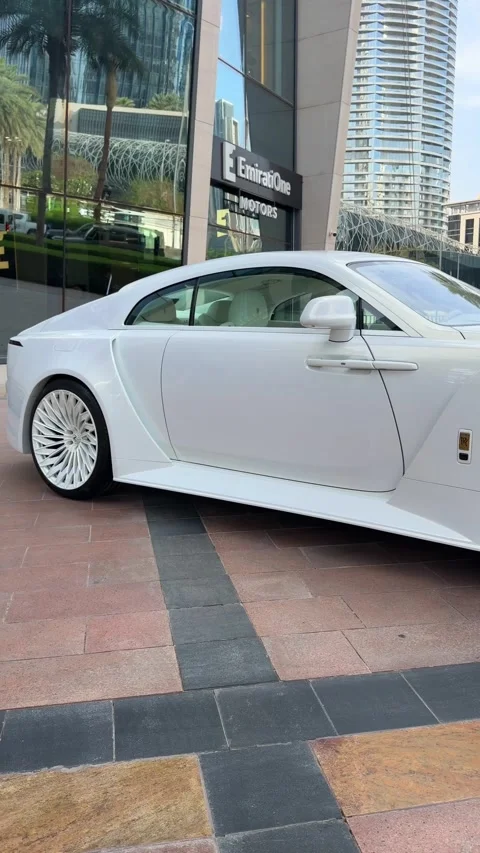 DUBAI, UAE - MAY 05, 2026: Luxury Rolls Royce cars including white and two-.. Stock Footage 334116510