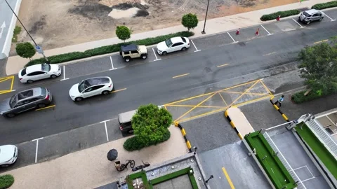 DUBAI, UAE - MAY 14, 2026: Heavy rain falling over city streets and skyscra.. Stock Footage 334876444