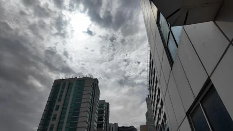DUBAI, UAE - MAY 14, 2026: Heavy rain falling over city streets and skyscra.. Stock Footage 334876619