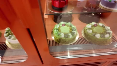 Dubai, UAE - September 29, 2026 - Interior view of Cold Stone Creamery in M.. 動画素材 346759286