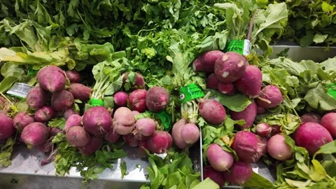 Dubai, UAE - September 30, 2026 - Interior view of fresh vegetables and fru.. Stockbeeldmateriaal 346779522