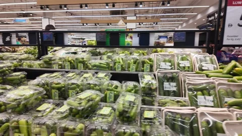 Dubai, UAE - September 30, 2026 - Interior view of fresh vegetables and fru.. 库存影片 346780131