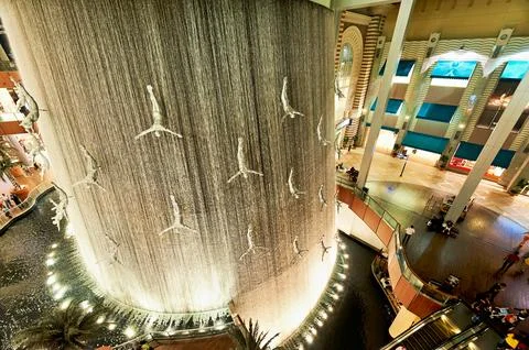 Dubai. UAE. The waterfall inside Dubai Mall Foto stock