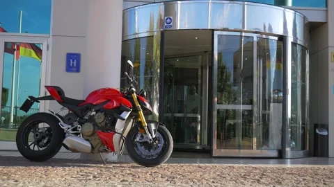 Ducati stretfighter hotel Stock-Footage 171344164