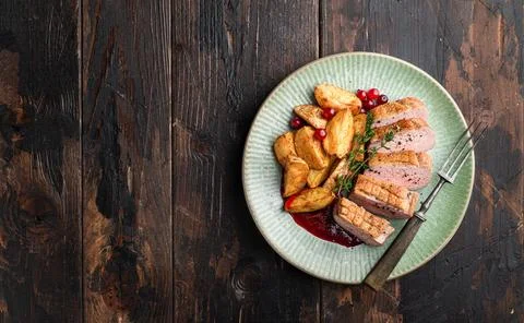 Duck breast steak with potatoes and berry sauce Foto stock